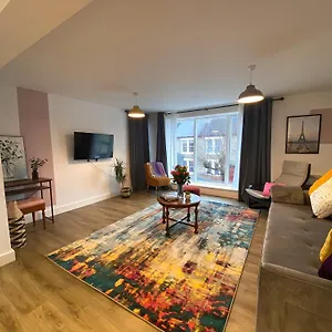  公寓 Riverside With 2br Flats At The Centre-parking-balcony
